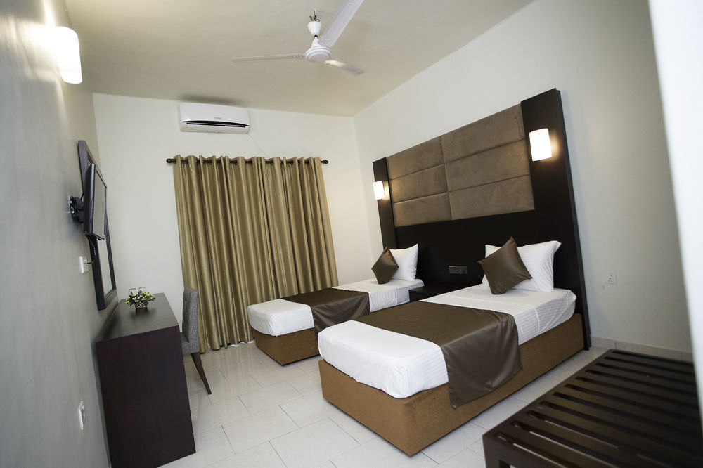 Sea Port Hotel Negombo Exterior photo