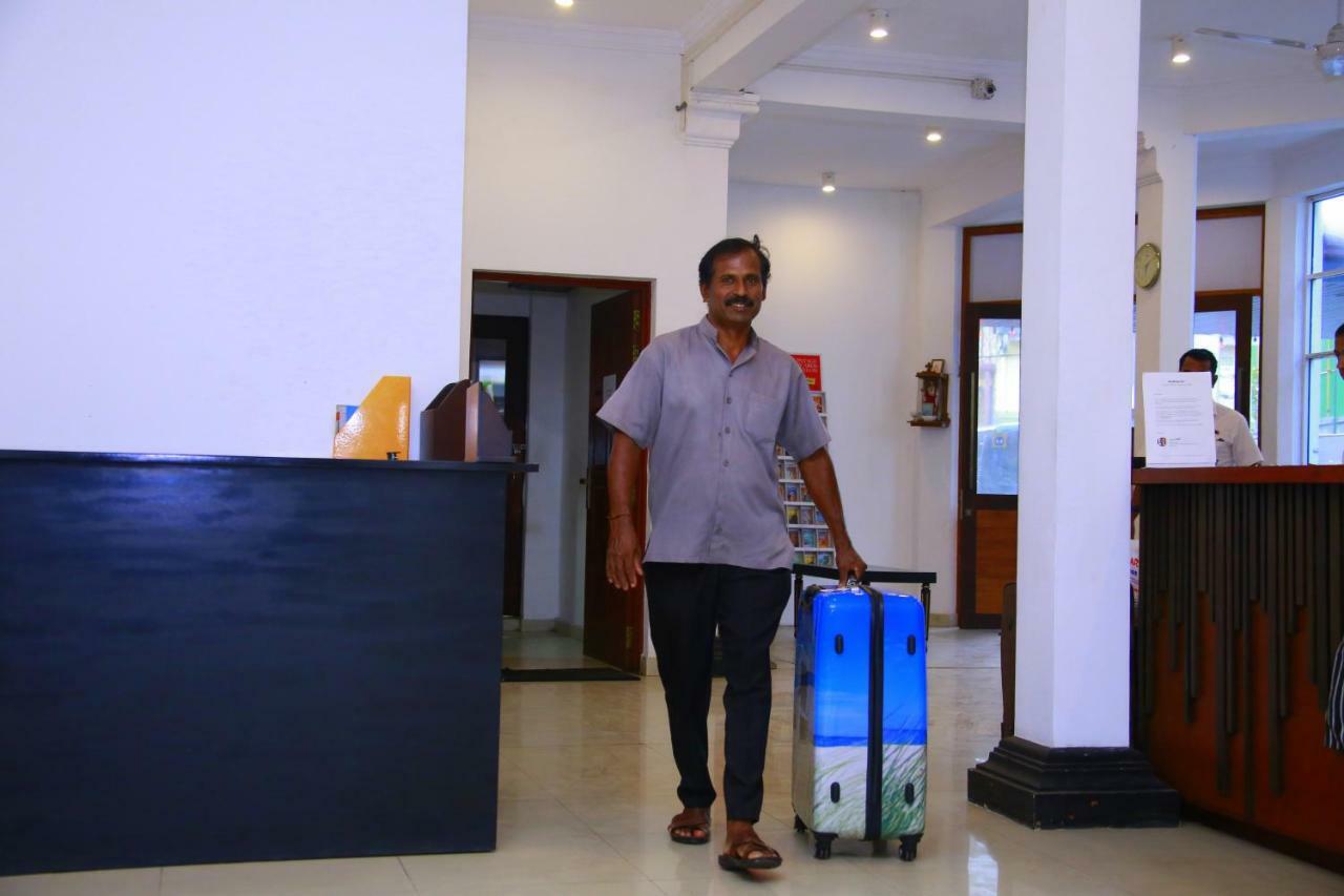 Sea Port Hotel Negombo Exterior photo